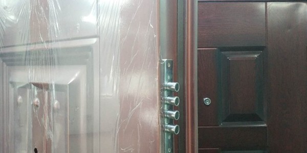 帶有天地鉤的防盜門，能安裝全自動智能鎖嗎？